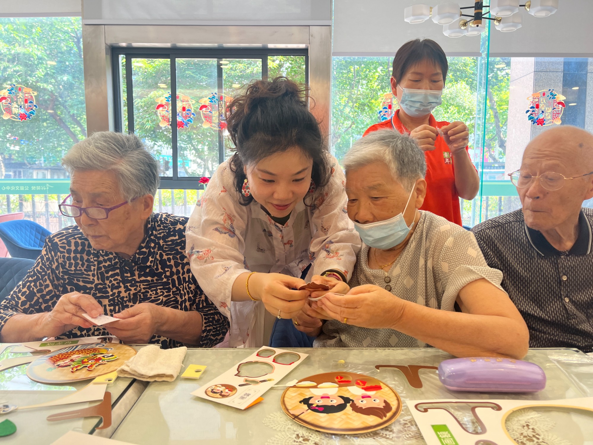 幸福天年老年公寓“龙年”第六讲·端午挂画绘制